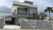 Linda casa em Zimbros com dois lotes!