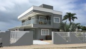 Linda casa em Zimbros com dois lotes!