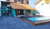 Casa com 6 dormitrios em Mariscal!