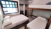 Casa com 6 dormitrios em Mariscal!