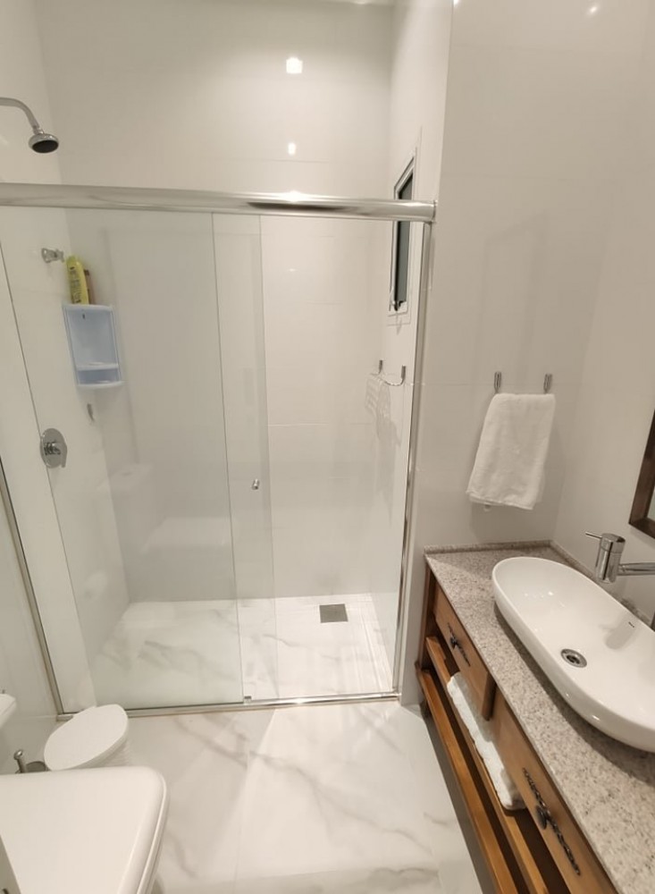 Apartamento de alto padro (condomnio com piscina