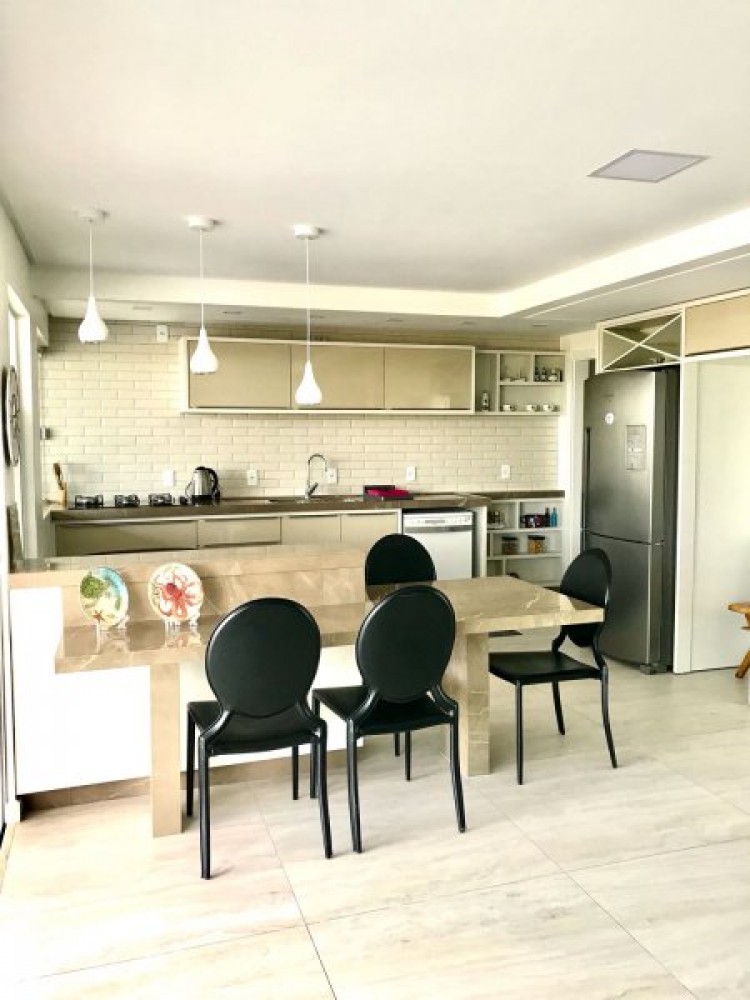 Duplex com 5 domitrios frente para o mar em Maris