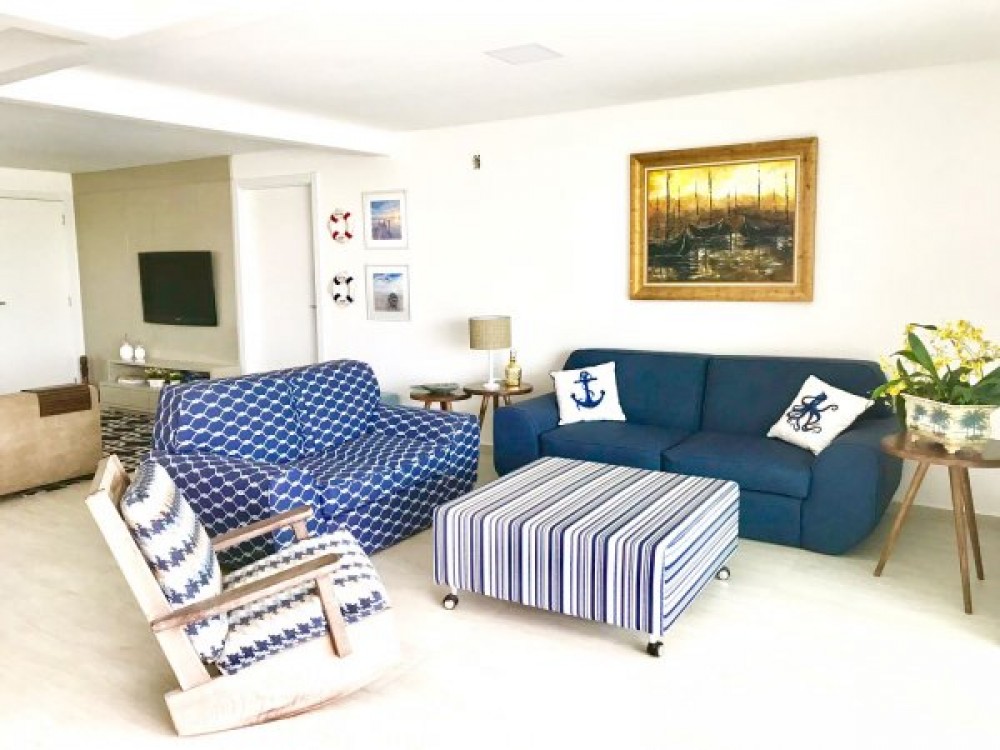 Duplex com 5 domitrios frente para o mar em Maris