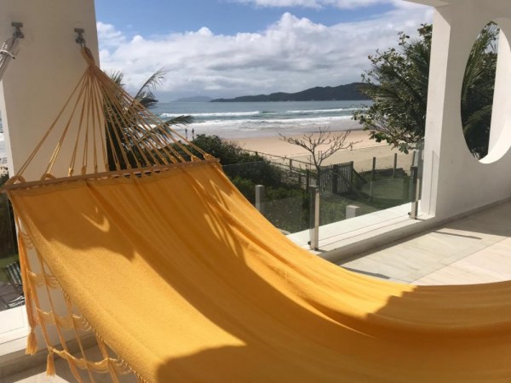 Duplex com 5 domitrios frente para o mar em Maris