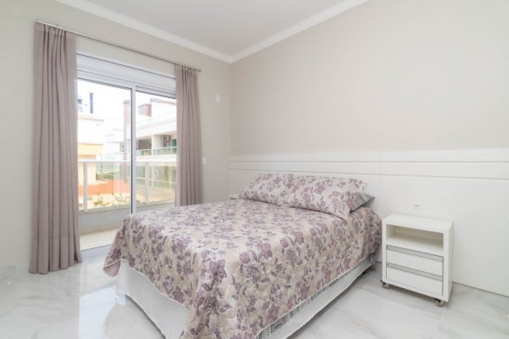 Lindo apartamento de 2 dormitrios em Mariscal