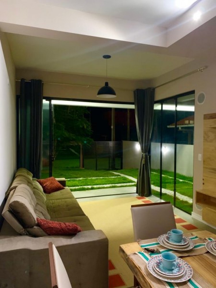 Linda casa com 4 sutes e piscina, 200m do mar.