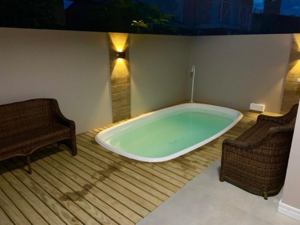 Linda casa com 4 sutes e piscina!