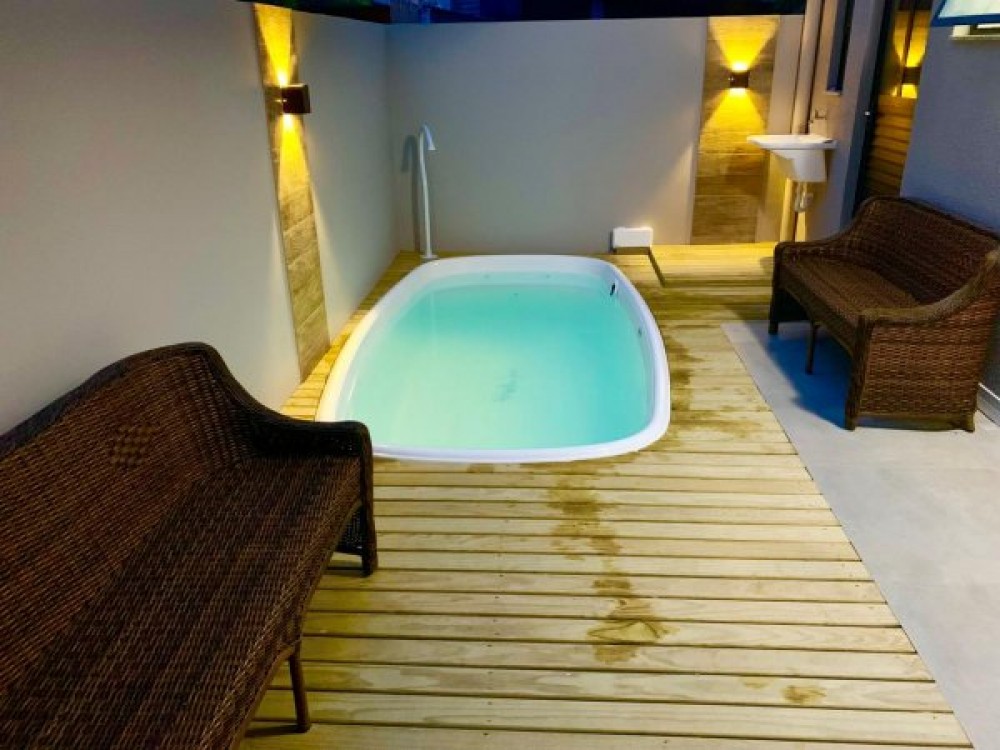 Linda casa com 4 sutes e piscina!