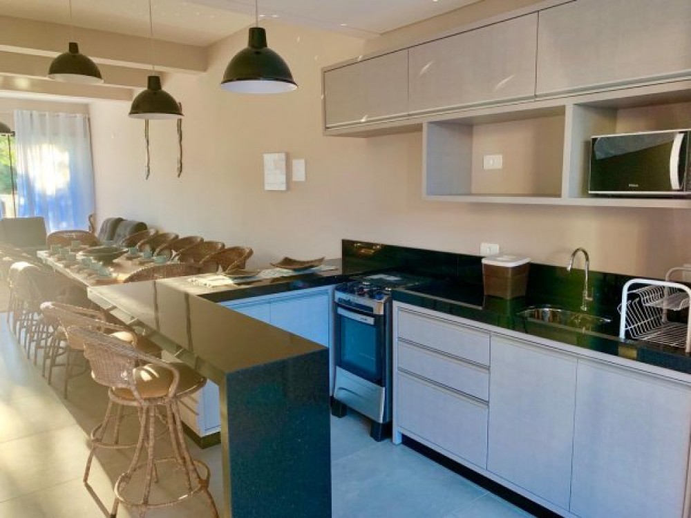 Linda casa com 4 sutes e piscina!