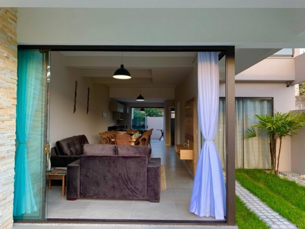 Linda casa com 4 sutes e piscina!