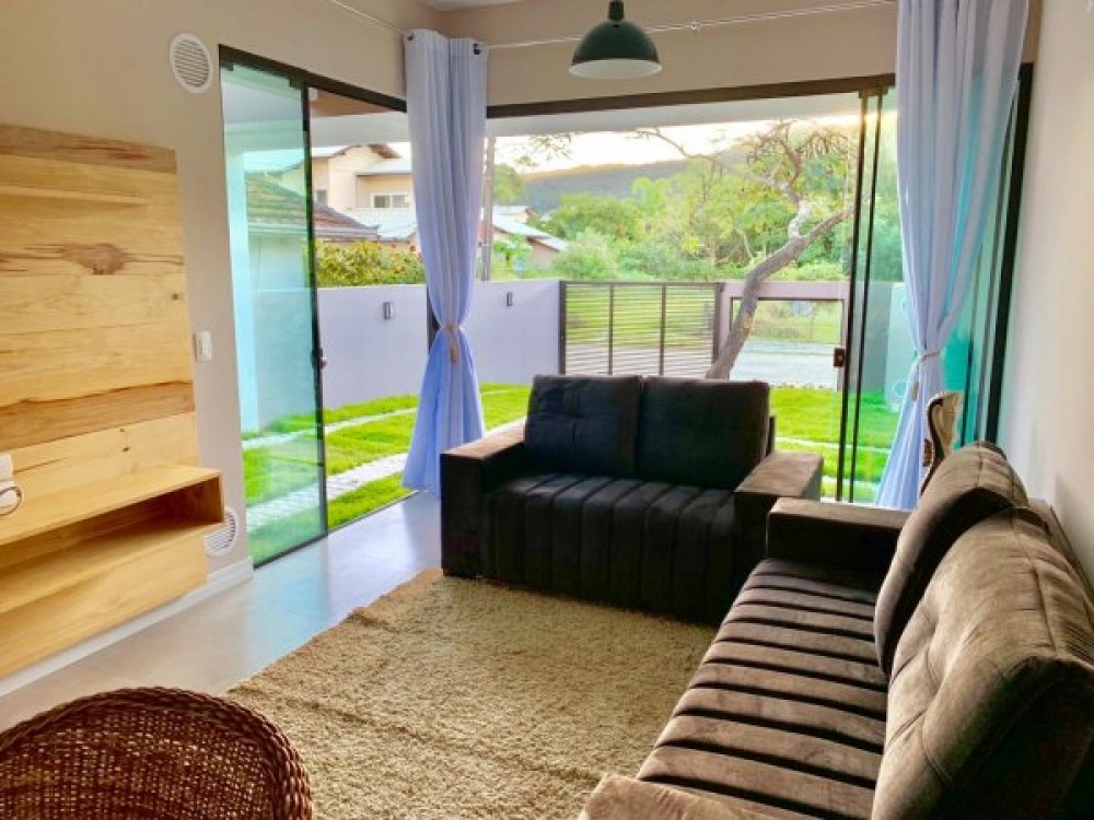 Linda casa com 4 sutes e piscina!