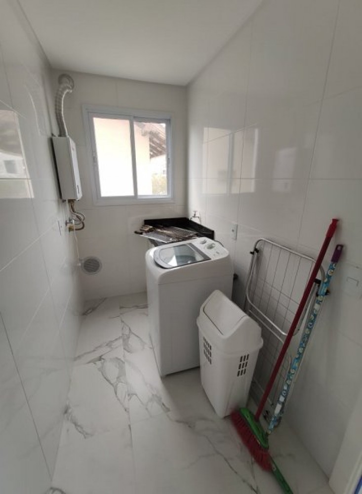 Apto novo de 3 dormitrios em Mariscal