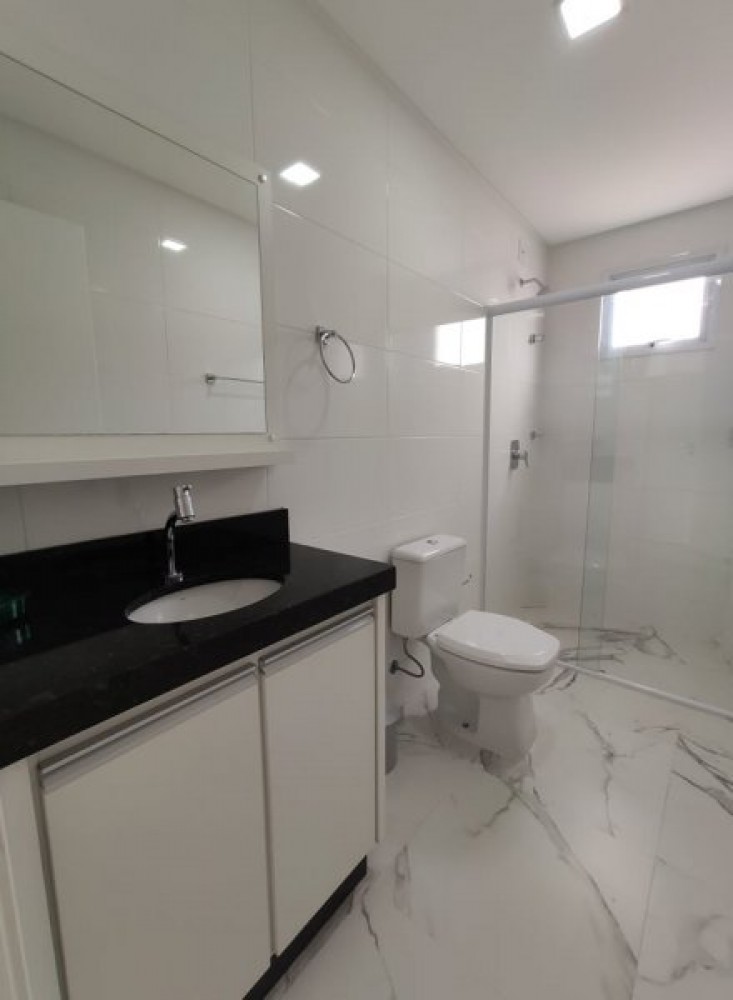 Apto novo de 3 dormitrios em Mariscal