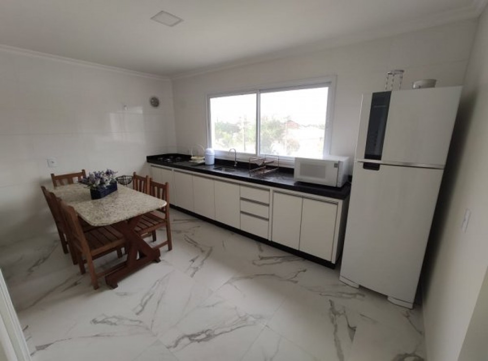 Apto novo de 3 dormitrios em Mariscal