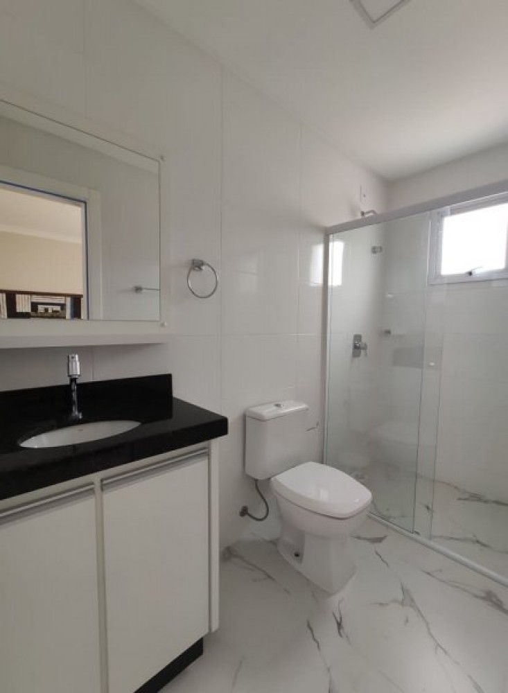 Apto novo de 3 dormitrios em Mariscal