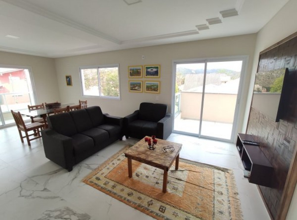 Apto novo de 3 dormitrios em Mariscal