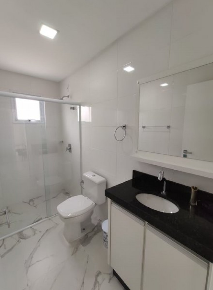 Apto novo de 3 dormitrios em Mariscal