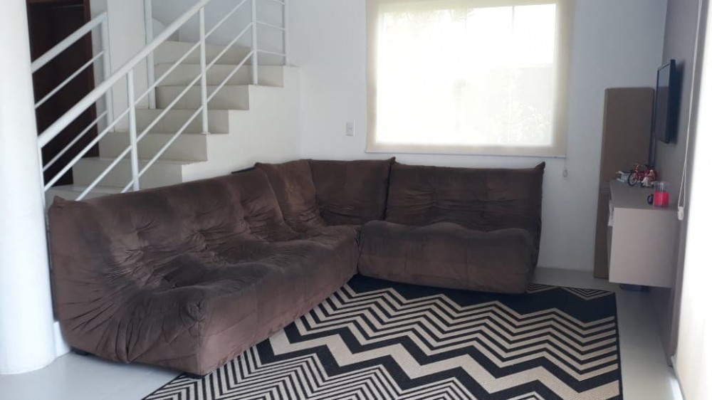 Sobrado prximo da praia em Canto Grande