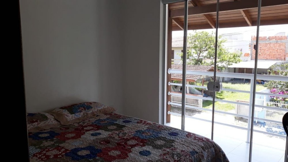 Sobrado prximo da praia em Canto Grande