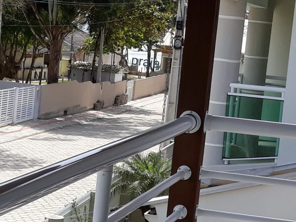 Sobrado prximo da praia em Canto Grande