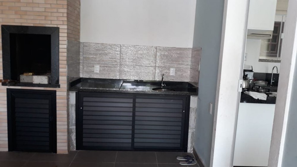 Sobrado prximo da praia em Canto Grande