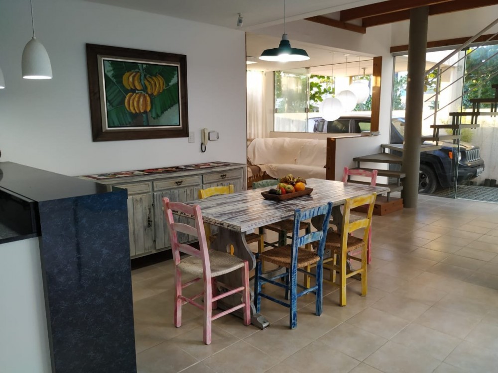 Casa com piscina em Mariscal!