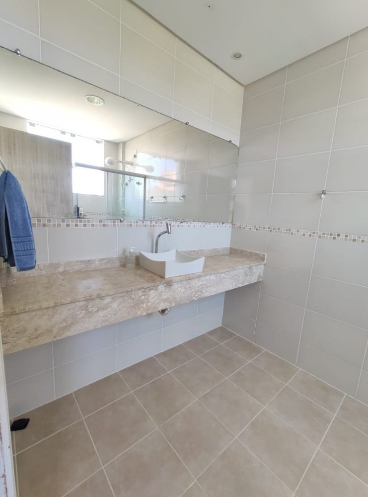 Casa com piscina em Mariscal!