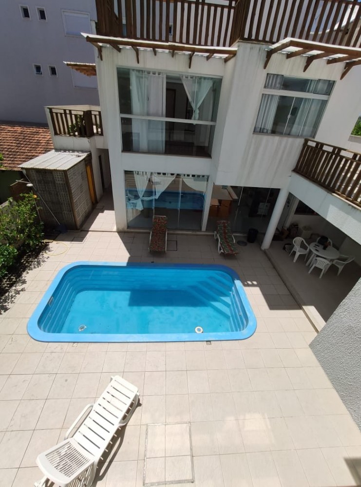 Casa com piscina em Mariscal!