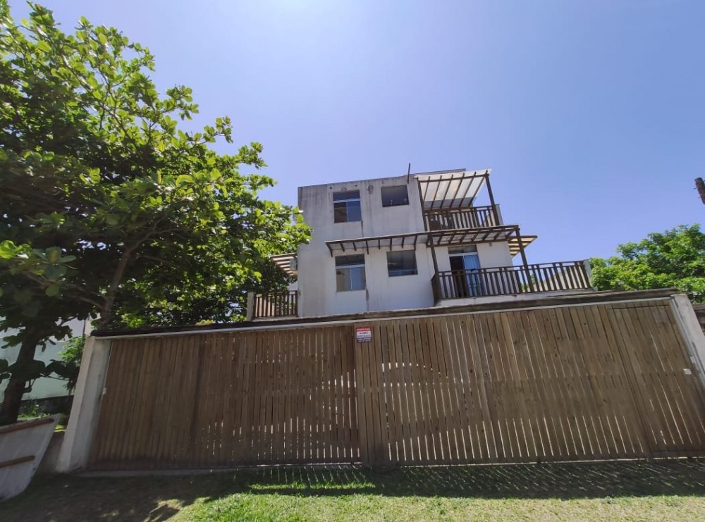 Casa com piscina em Mariscal!