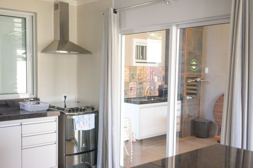 Casa nova com Piscina em Mariscal!