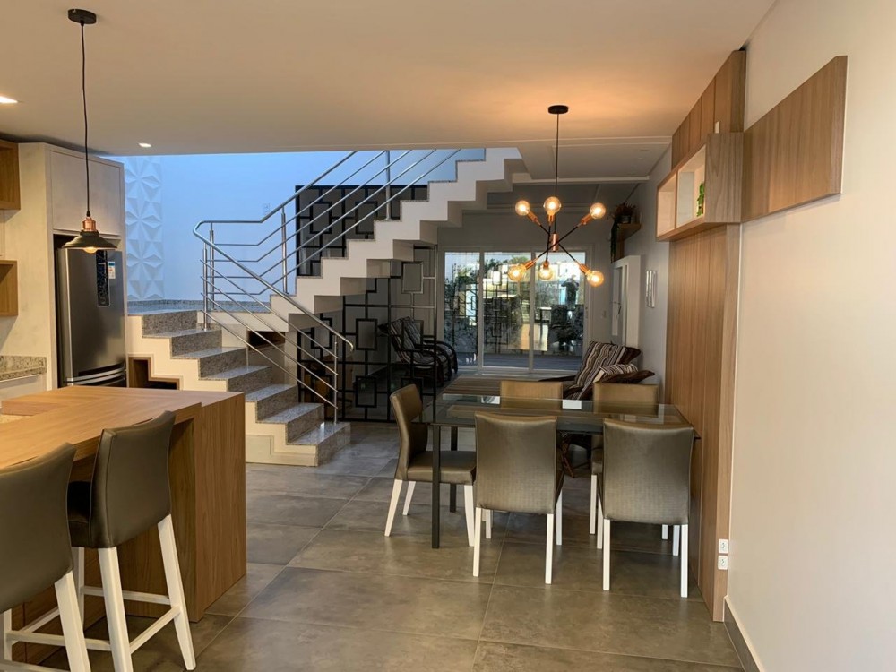 Triplex novo altssimo padro em Canto Grande