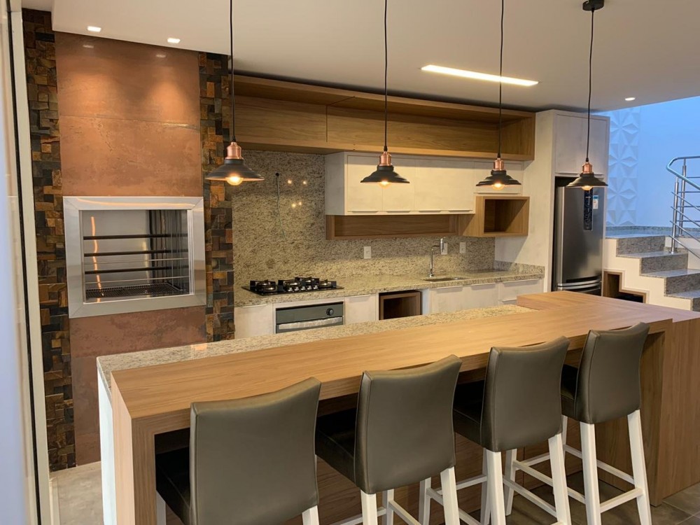 Triplex novo altssimo padro em Canto Grande