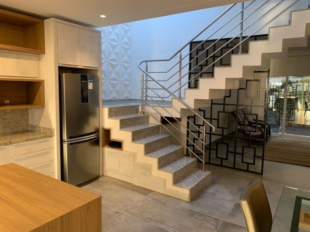 Triplex novo altssimo padro em Canto Grande