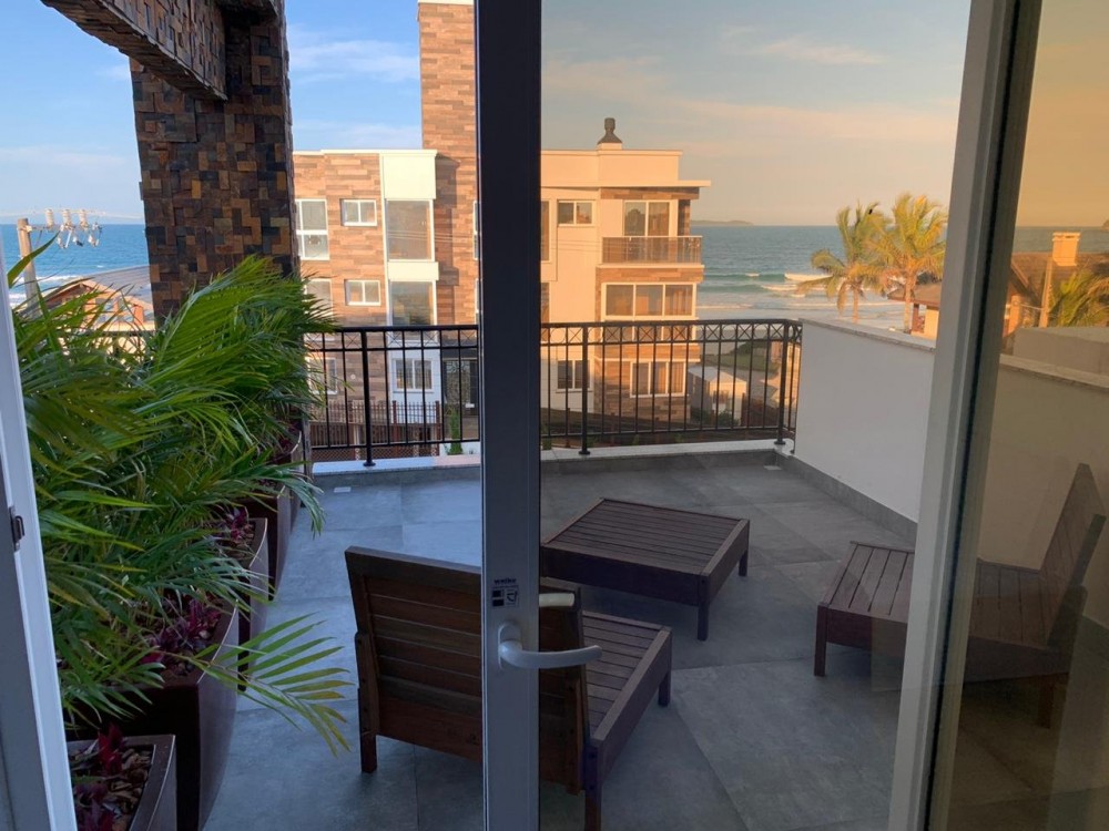 Triplex novo altssimo padro em Canto Grande