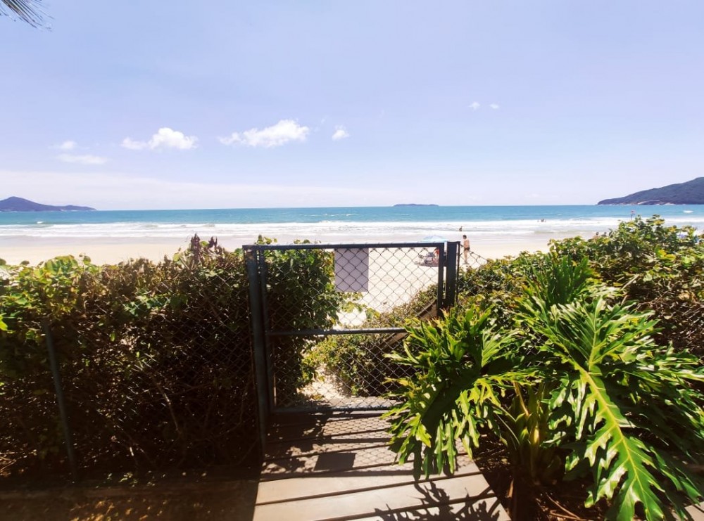 Casa Aconchegante  beira mar, 5 dormitrios.