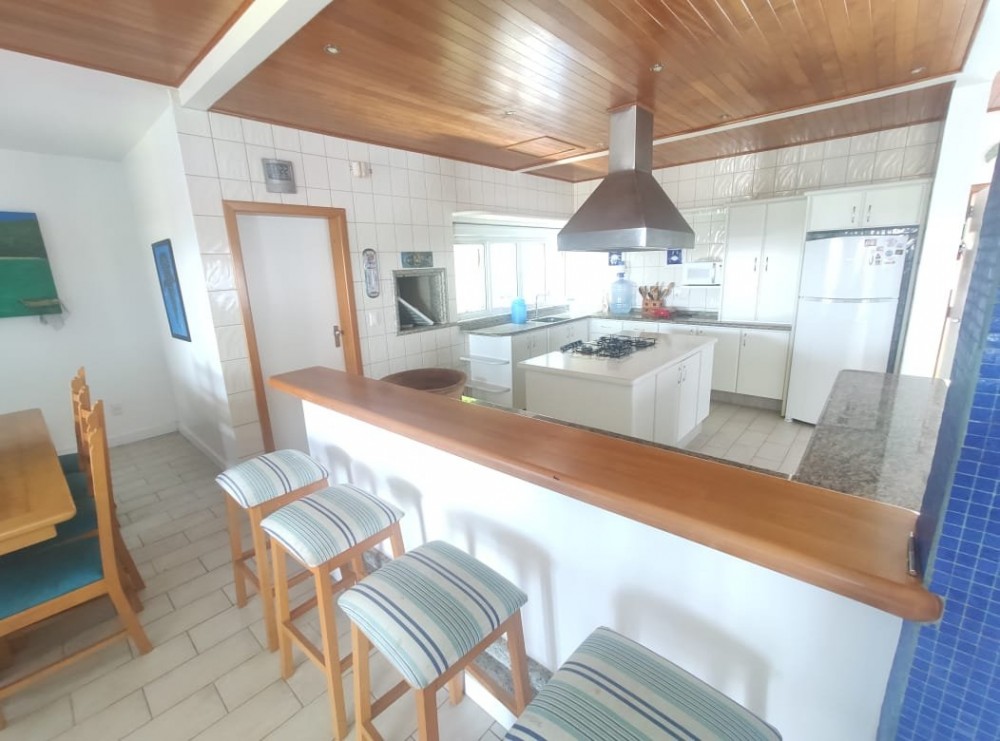 Casa Aconchegante  beira mar, 5 dormitrios.