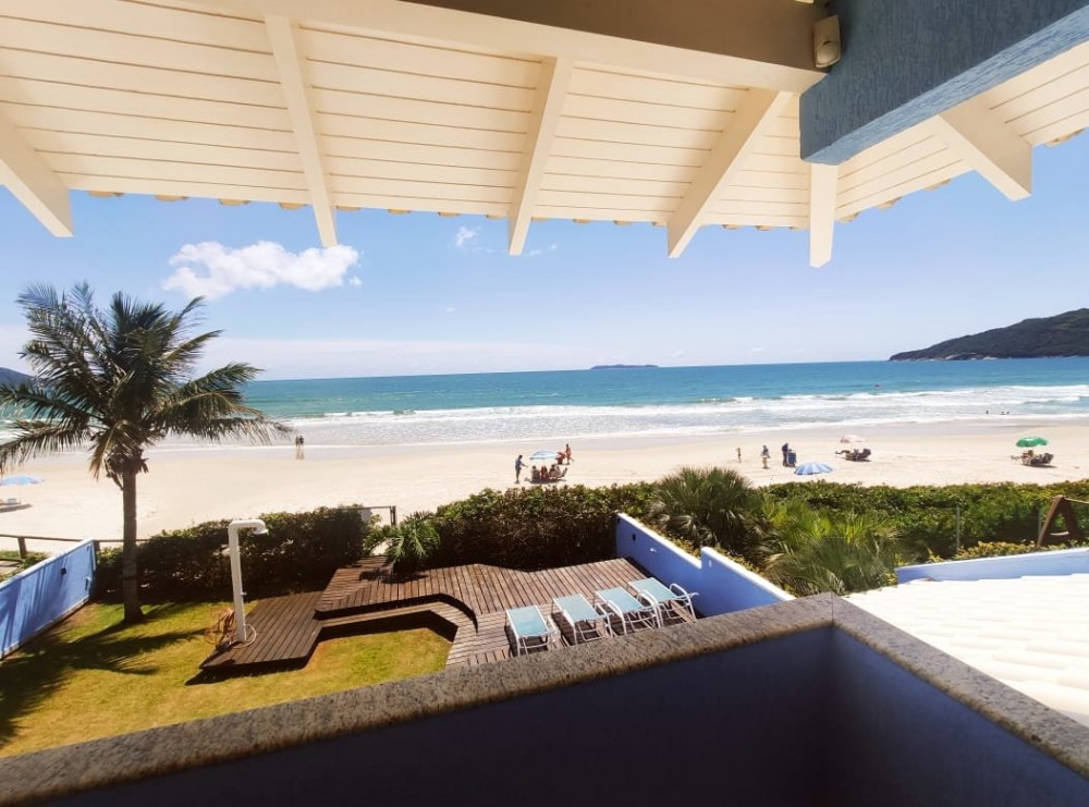 Casa Aconchegante  beira mar, 5 dormitrios.