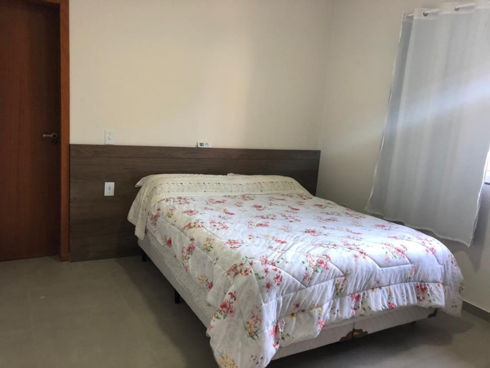 Casa trrea  300m do mar, 3 dormitrios com ar.