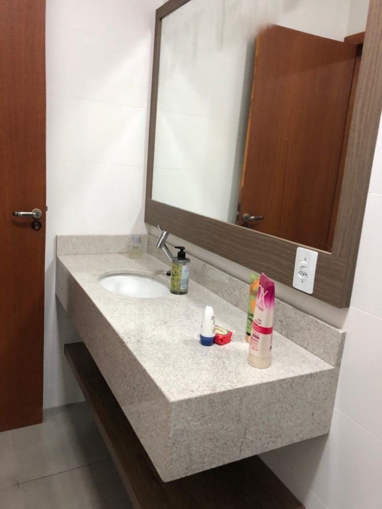 Casa trrea  300m do mar, 3 dormitrios com ar.