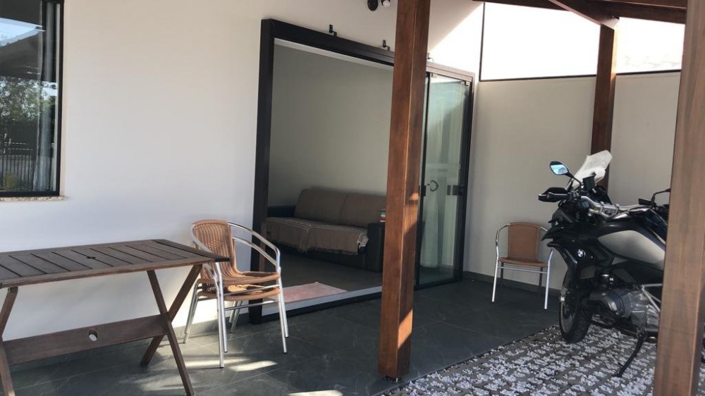 Casa trrea  300m do mar, 3 dormitrios com ar.