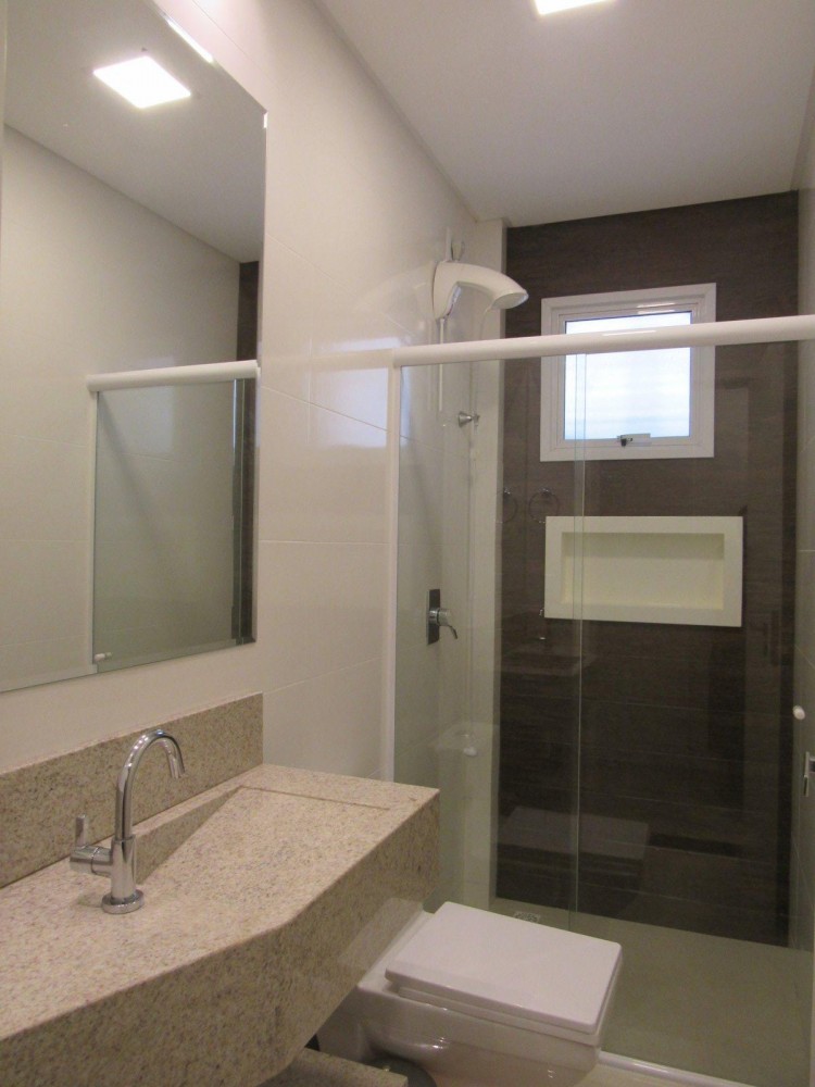 Apartamento alto padro,  200m do mar em Mariscal