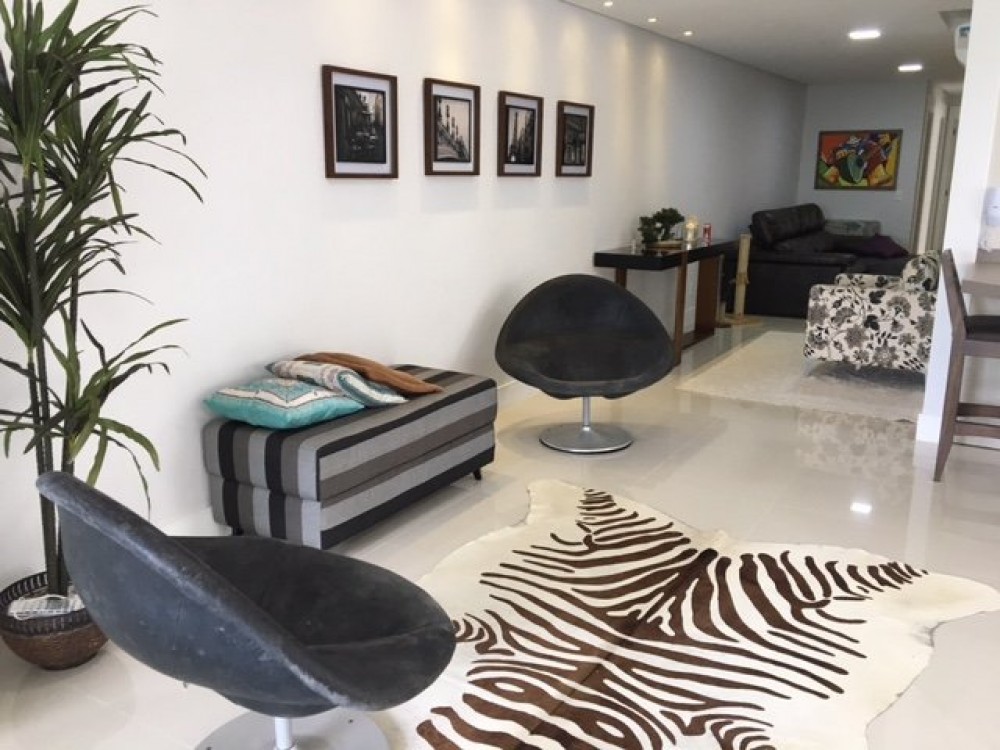 Apartamento com vista pro mar, 4 dormitrios.