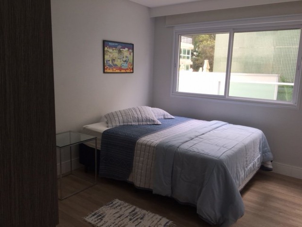 Apartamento com vista pro mar, 4 dormitrios.