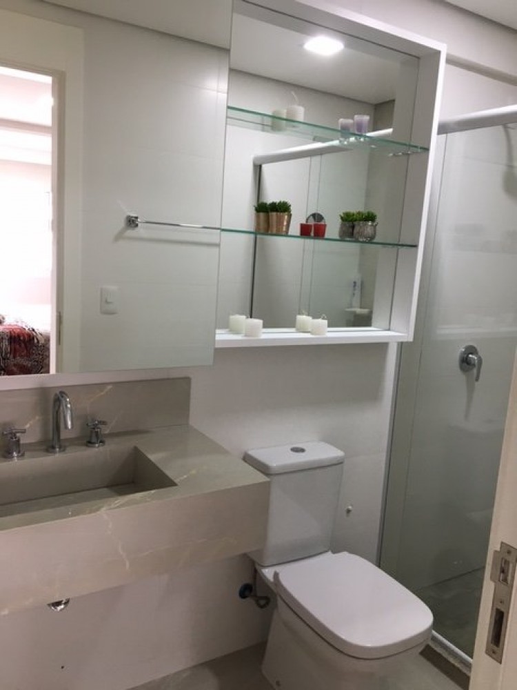 Apartamento com vista pro mar, 4 dormitrios.
