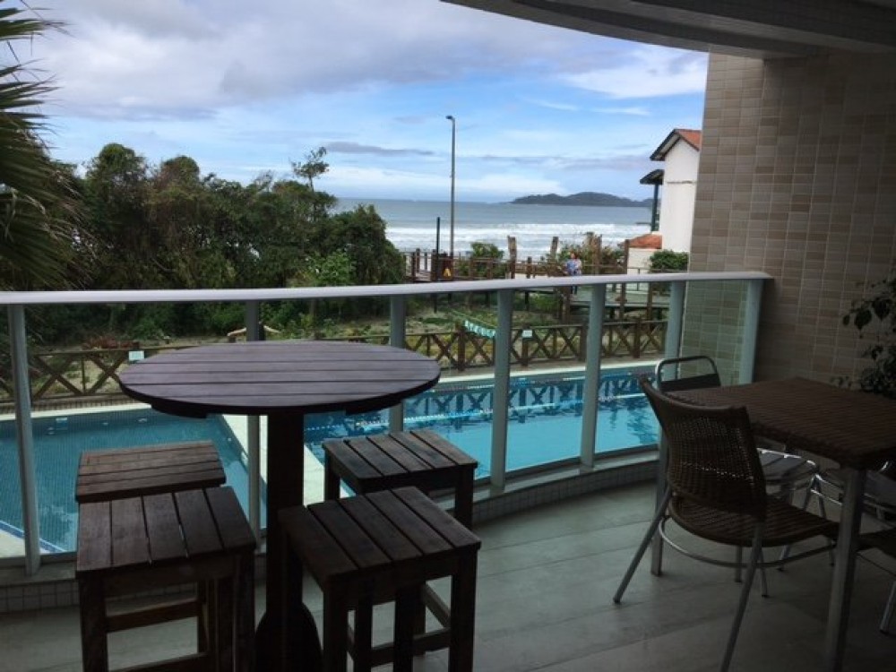 Apartamento com vista pro mar, 4 dormitrios.