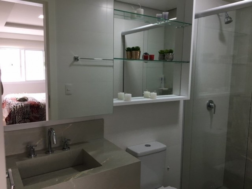 Apartamento com vista pro mar, 4 dormitrios.