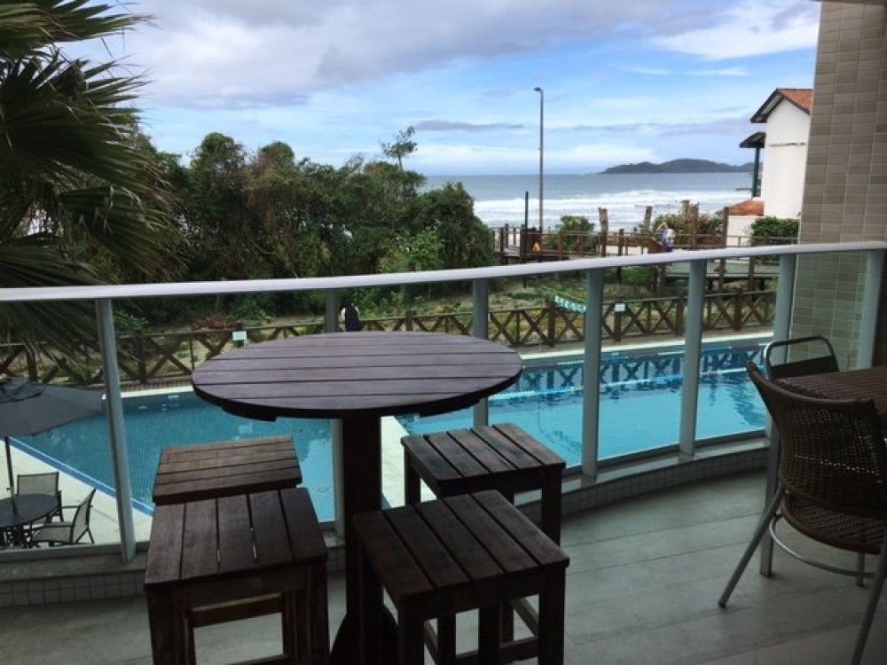 Apartamento com vista pro mar, 4 dormitrios.