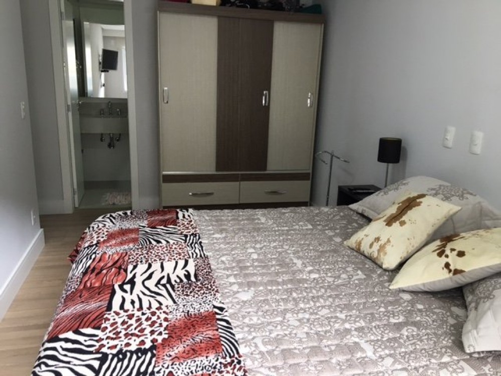 Apartamento com vista pro mar, 4 dormitrios.
