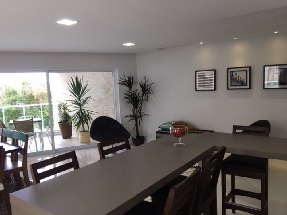 Apartamento com vista pro mar, 4 dormitrios.