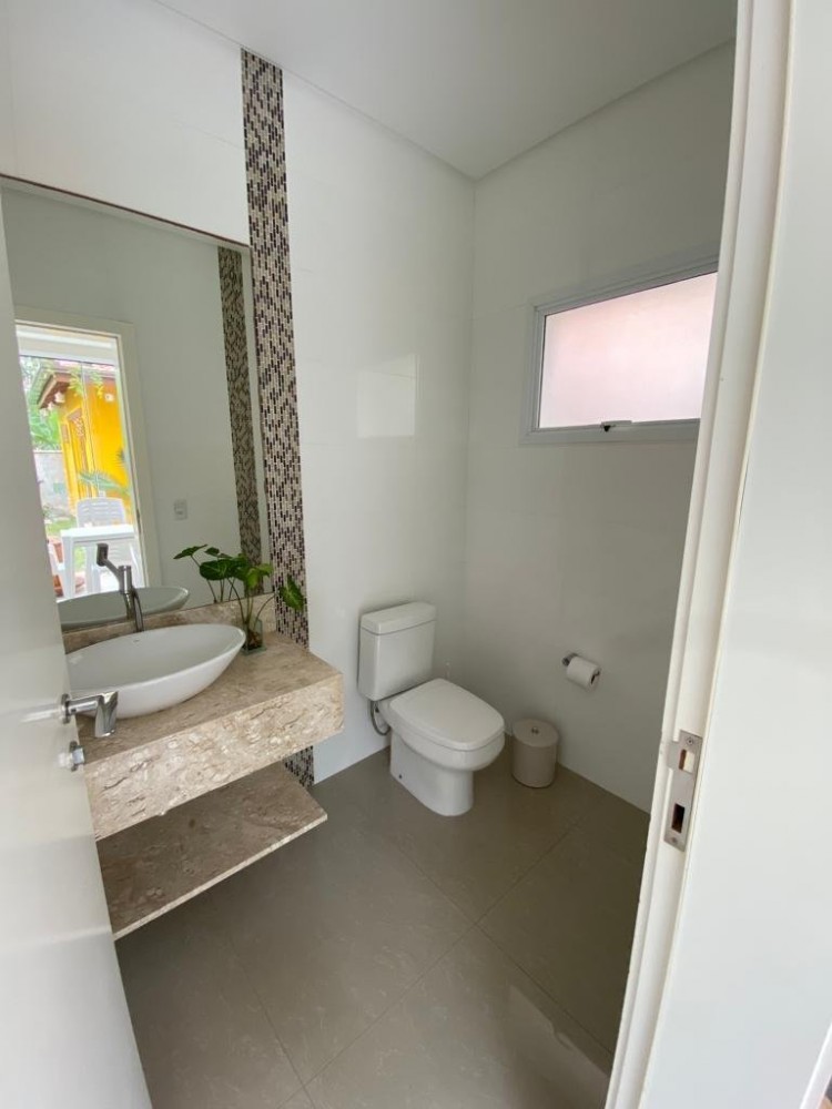 Linda casa com 4 dormitrios em Mariscal